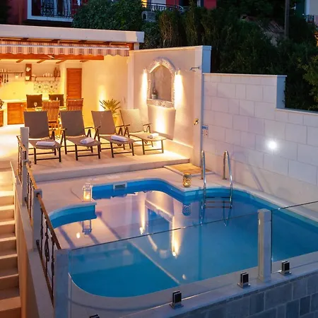 Villa Idyllic Marieta With Private Pool, Unforgettable View And Free Parking Makarska