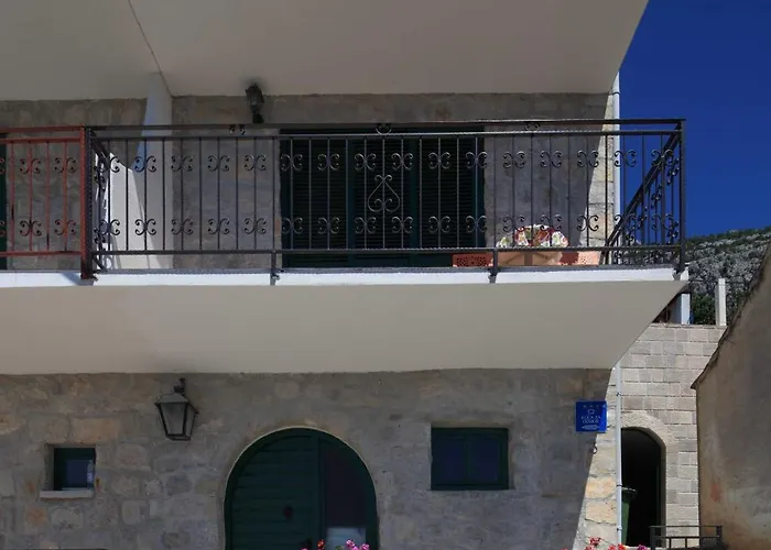 Idyllic Marieta With Private Pool, Unforgettable View And Free Parking Makarska